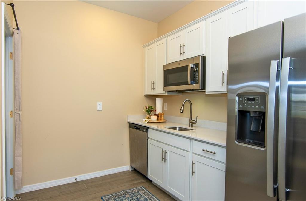 2433 Avocado LN photo 12