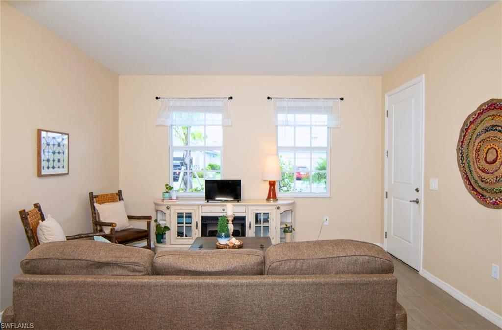 2433 Avocado LN photo 9