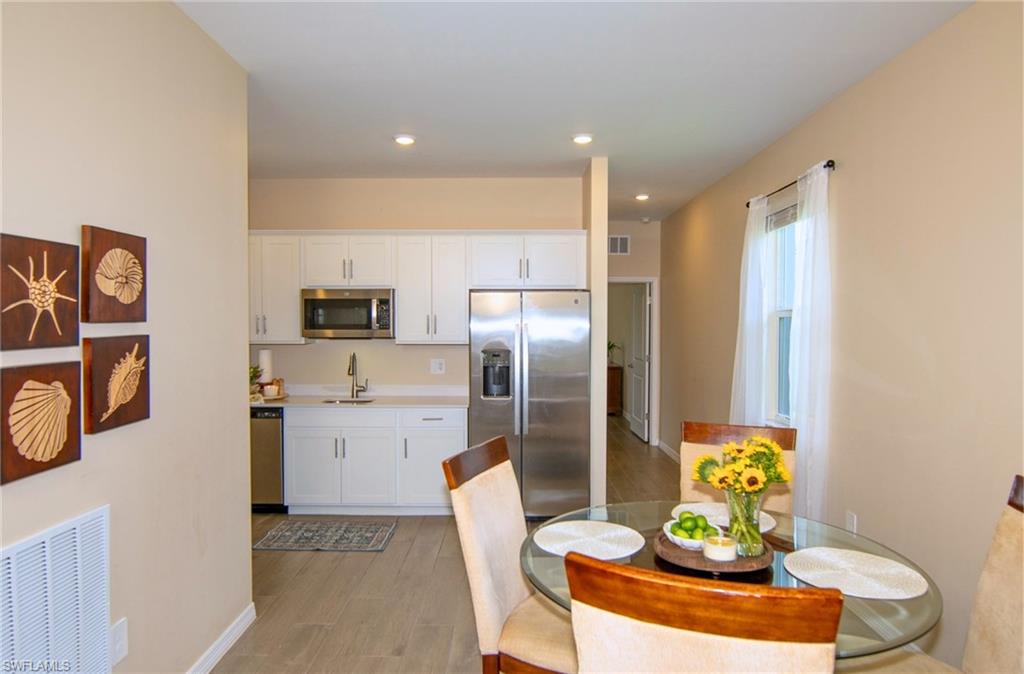2433 Avocado LN photo 11