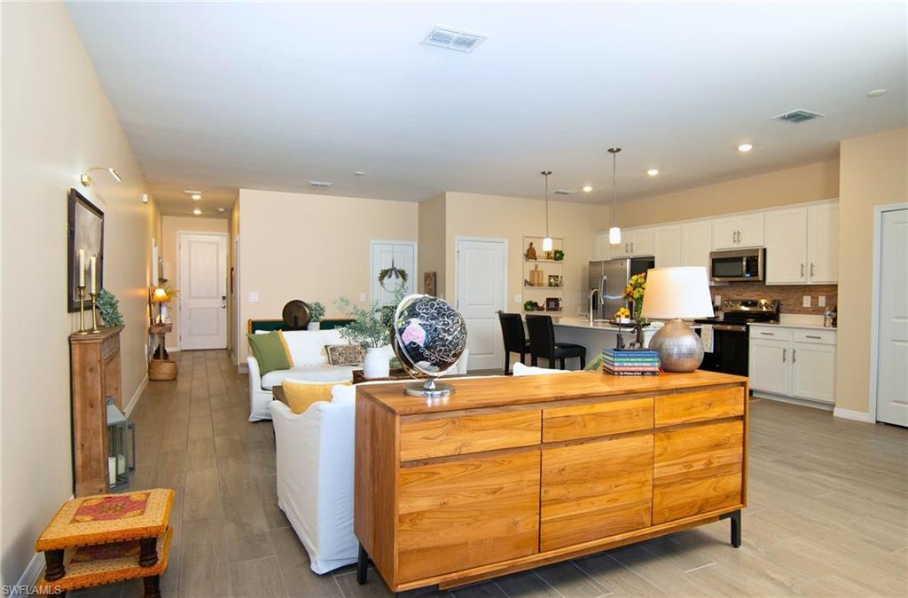2433 Avocado LN