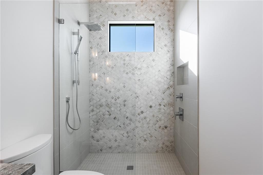 15850 Hampton View CT photo 36
