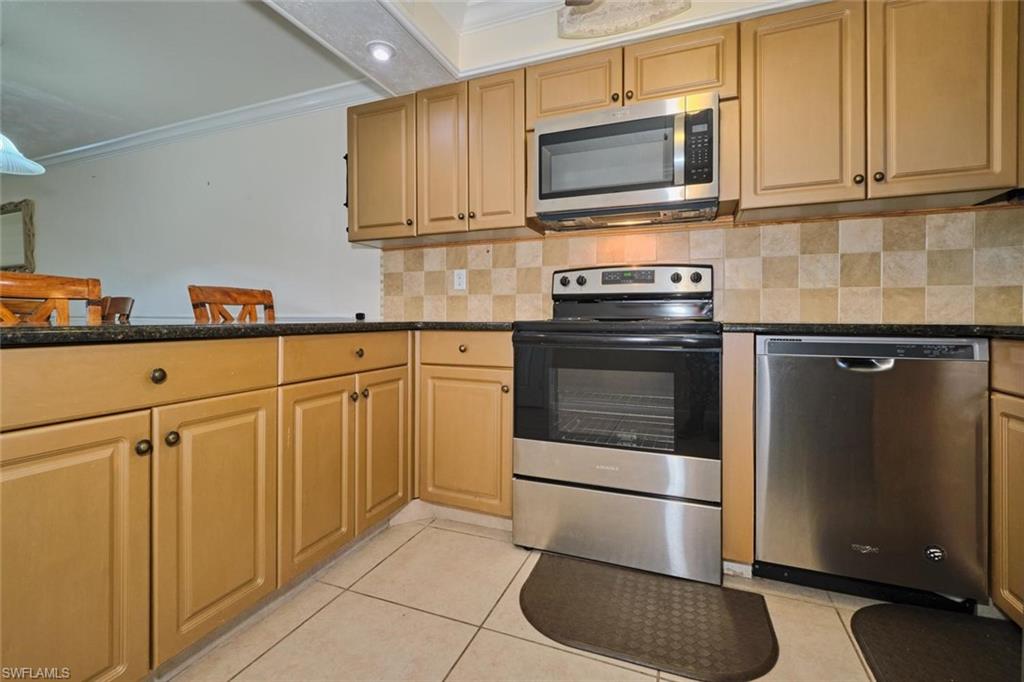 6777 Winkler RD 142 photo 6