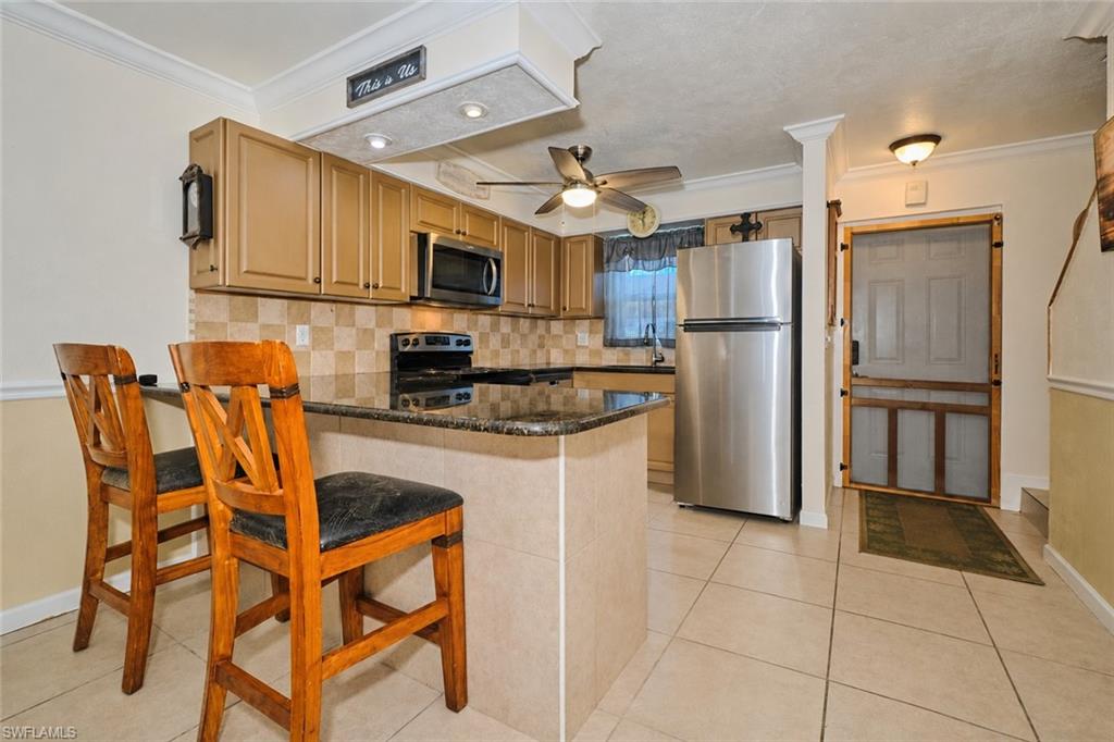 6777 Winkler RD 142 photo 8