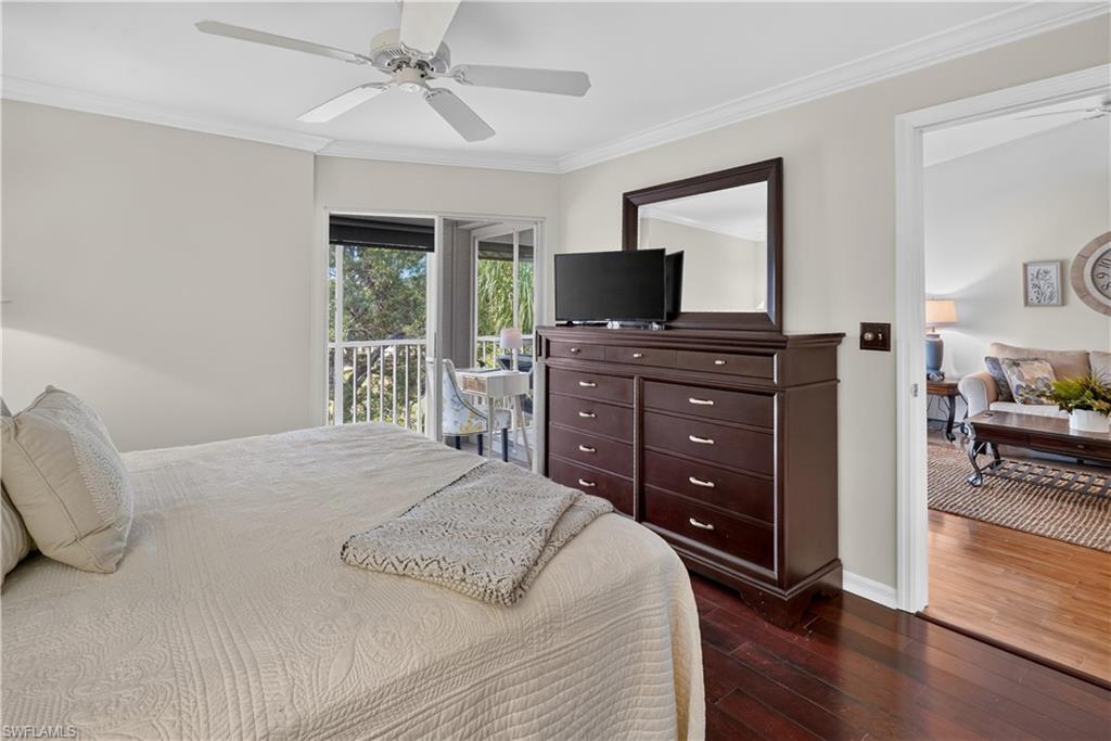 Hardwood flooring, crown molding, ceiling fan, and access to an outdoor screened balcony