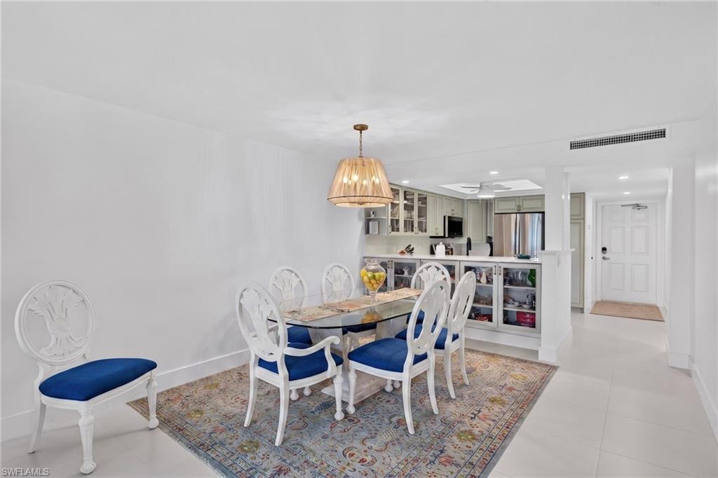 Open Concept, no popcorn ceiling, recessed lighting.