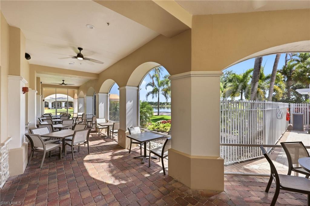Outdoor Bar in the Community Towncenter