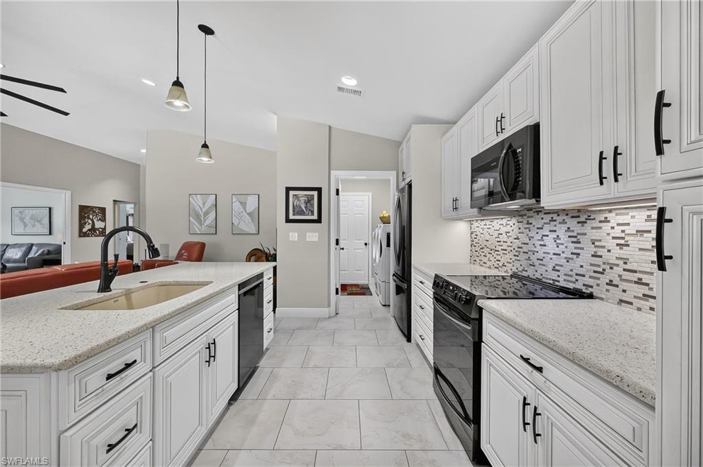 Great Kitchen to gather and cook in.