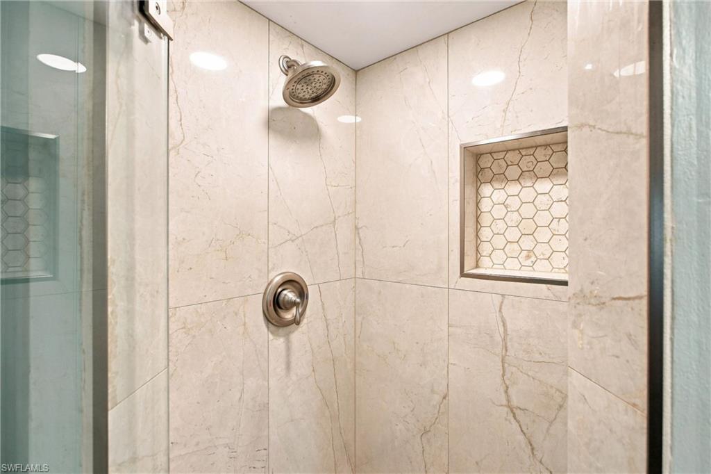 1087 Forest Lakes DR 302 photo 17