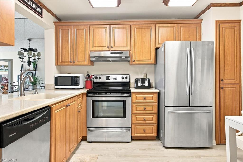 1087 Forest Lakes DR 302 photo 7