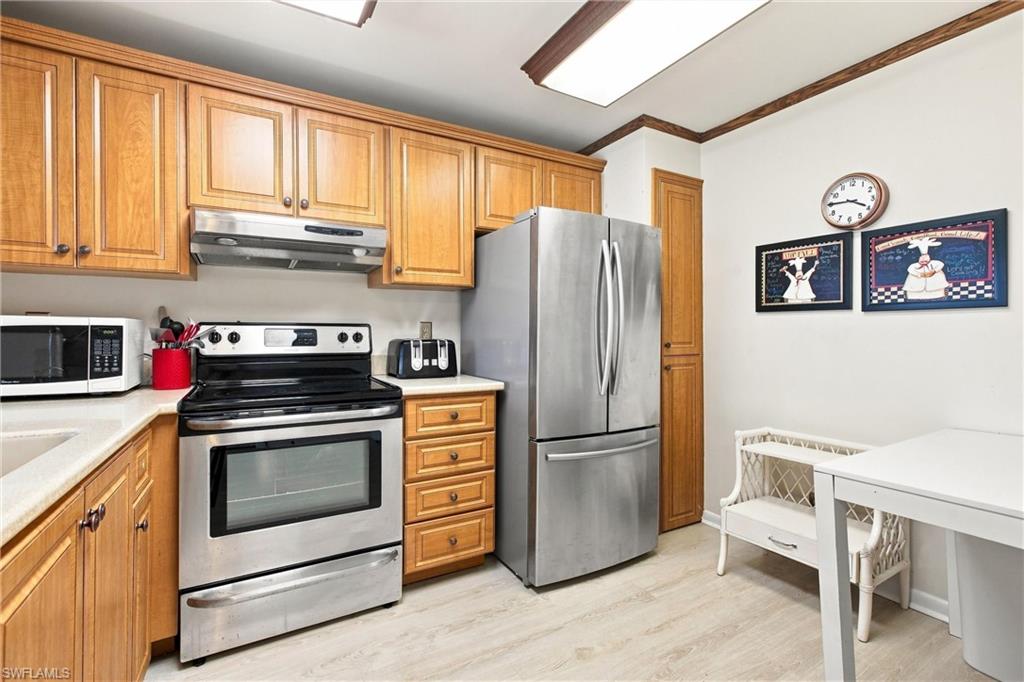 1087 Forest Lakes DR 302 photo 8