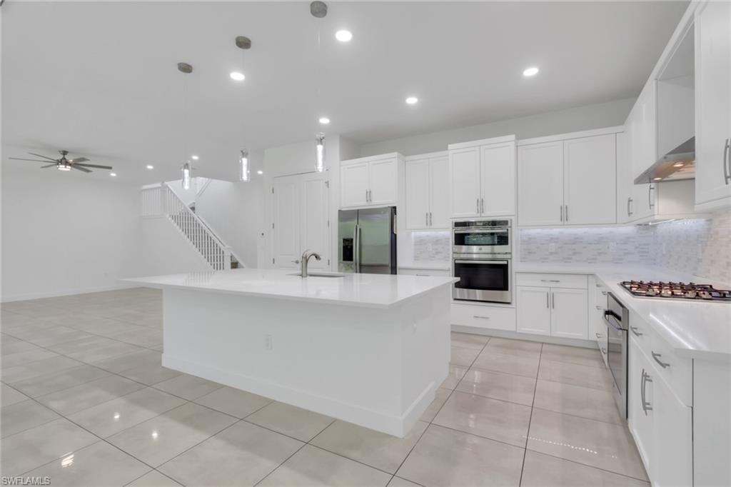 Spacious kitchen features ample pantry, large island, double ovens, gas cooktop and plenty cabinets for storage.