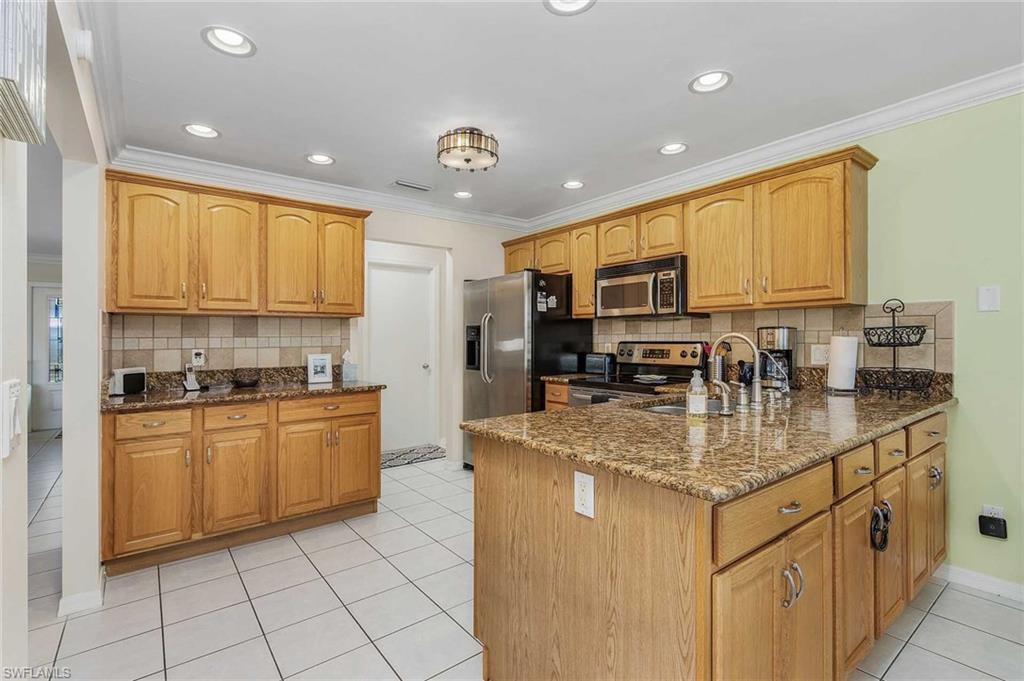 201 SE 28th TER photo 23