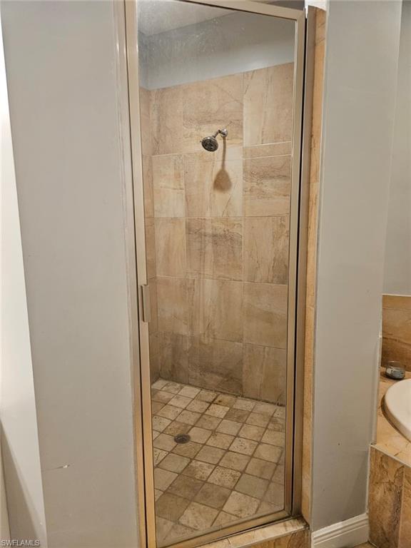 915 Barbara CT photo 27
