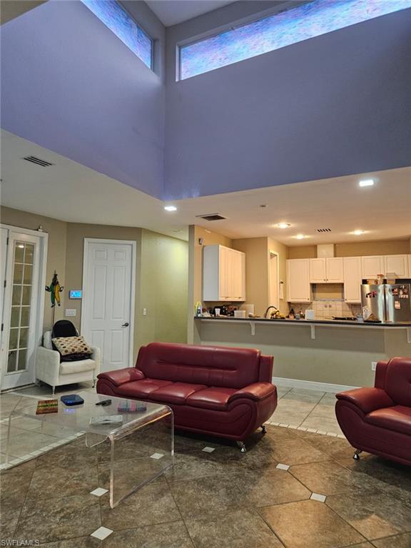 915 Barbara CT
