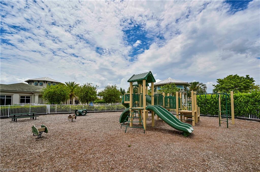 3899 Eldon ST photo 33
