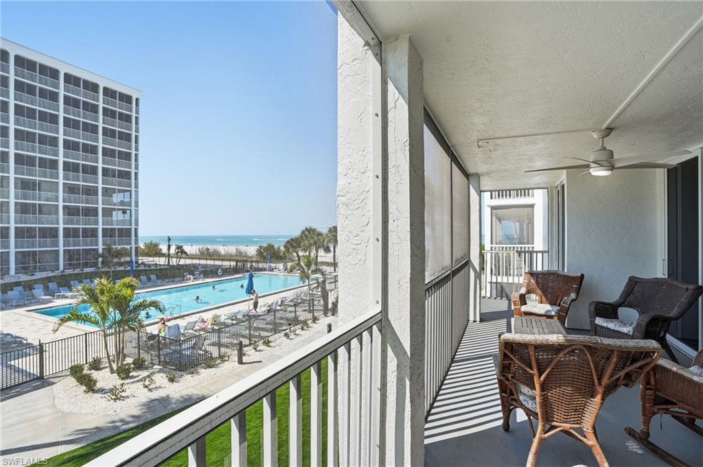 Private balcony featuring a ceiling fan and textured concrete flooring