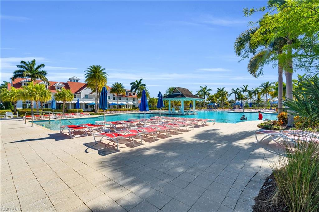 Community pool & spa.