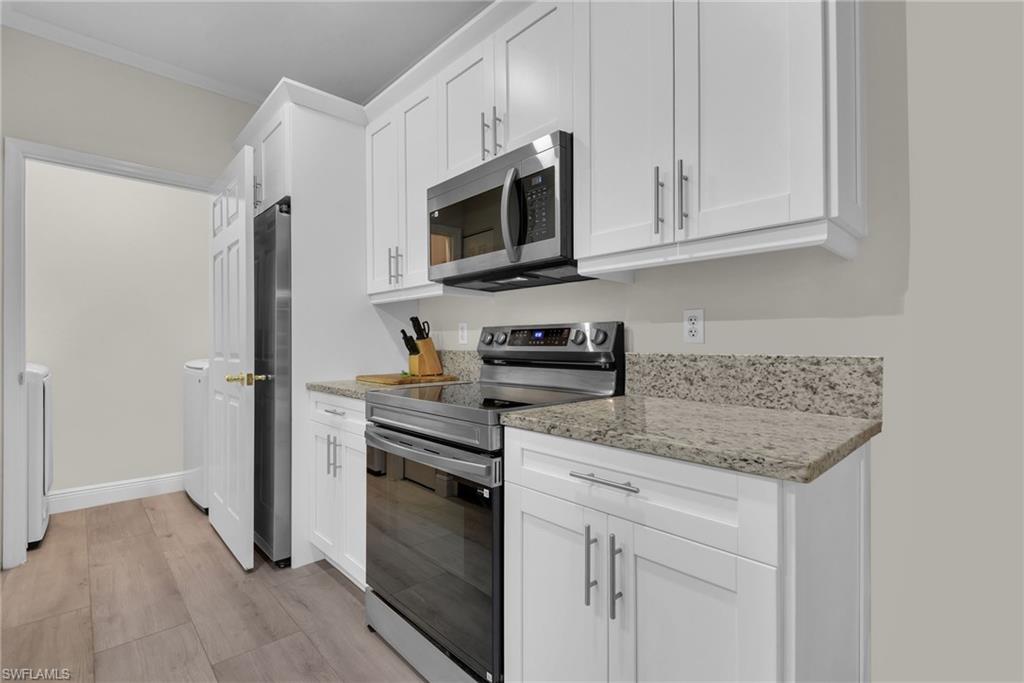 Kitchen w/ Laundry Closet