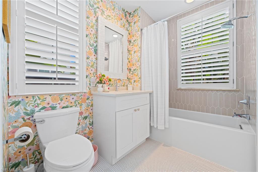 142 Colonade CIR 701 photo 25