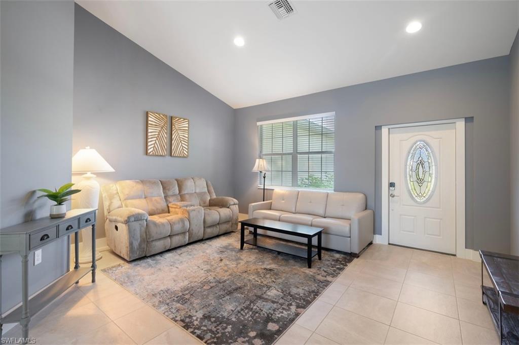 Family Room w/ Queen sleeper sofa