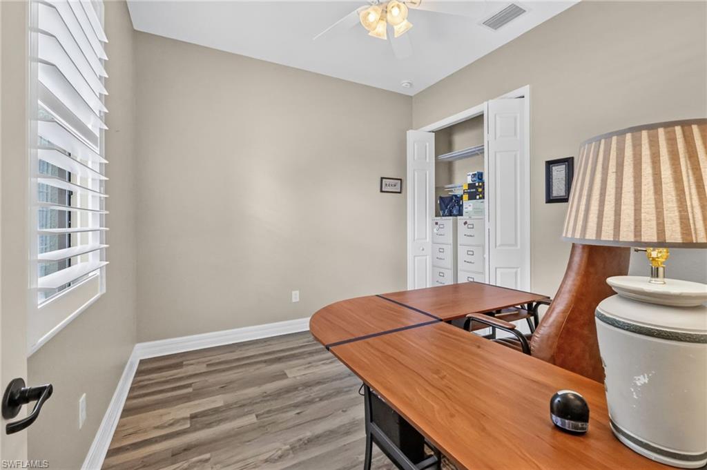 Guest Bedroom/w access to pool bath
