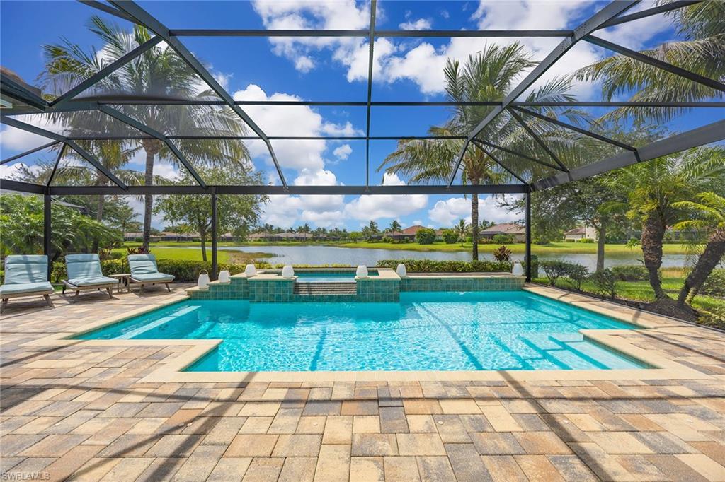Great Large Pool and Spa with Lake View