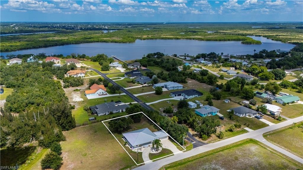 Community boat ramp, clubhouse and park about a block away