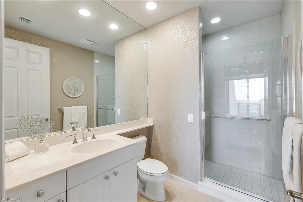 Guest suite 2 in suite bath