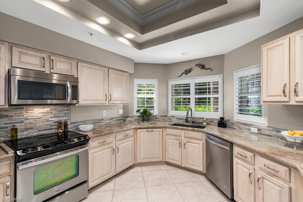 Very efficient kitchen.
