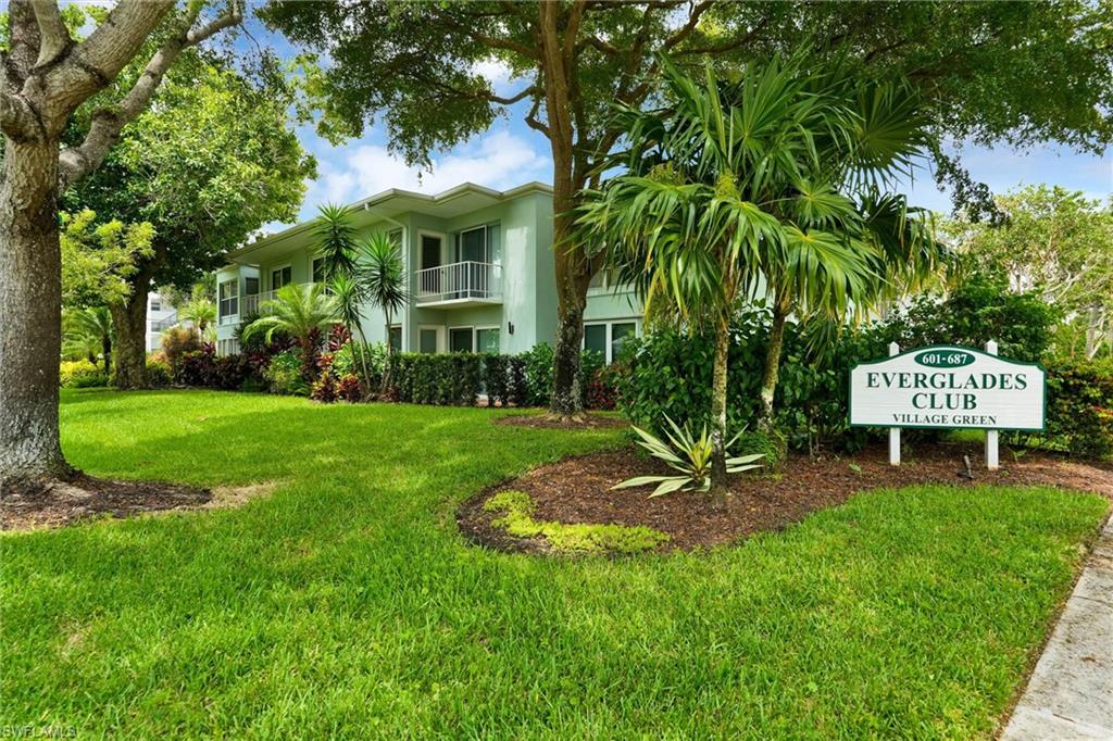 Everglades Club of Village Green