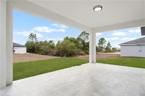 Covered patio with light-toned tiled flooring