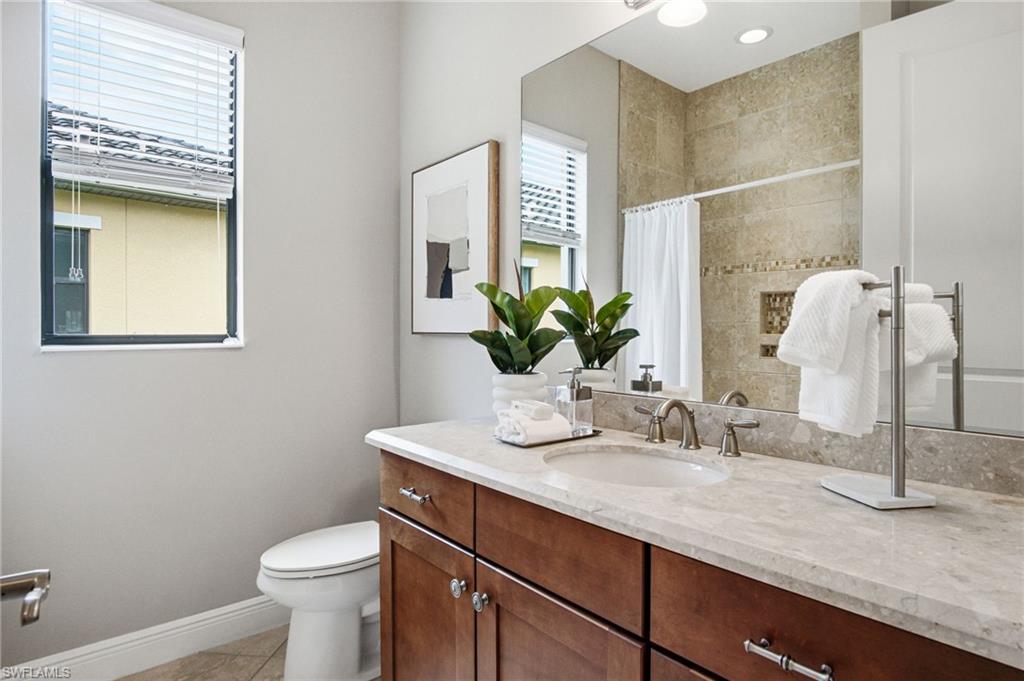 4433 Tamarind WAY photo 34