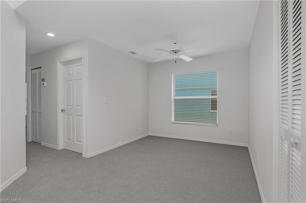 Den/Hallway
