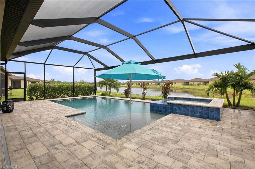 Pool sun shelf and spa