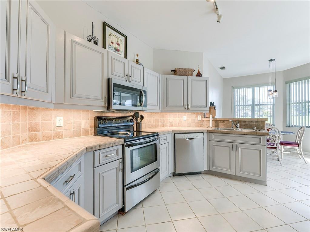 8529 Fairway Bend DR photo 11