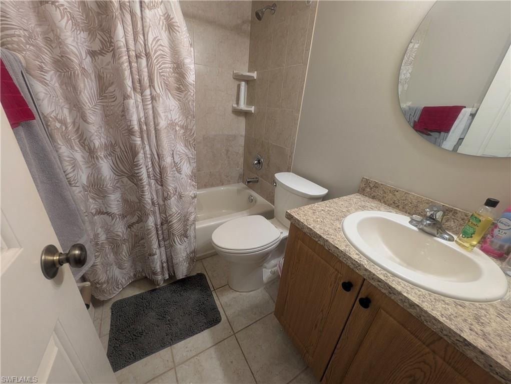 Guest Bathroom with bathtub