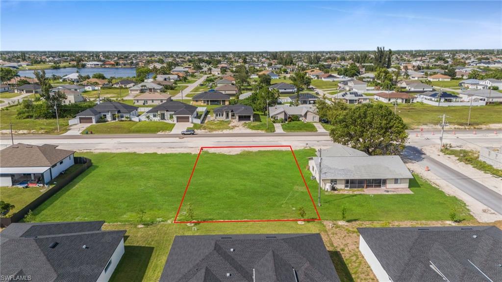 Aerial view of residential area featuring property parcel outlined