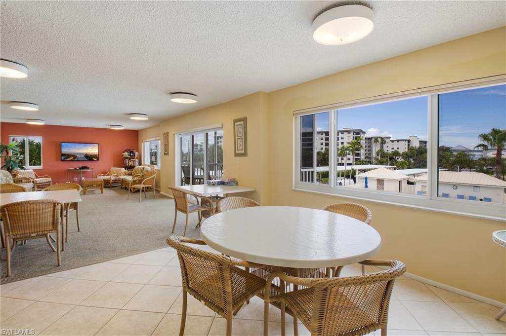Sand Caper social/community room