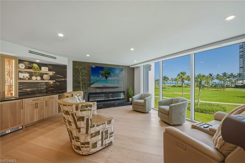 4401 Gulf Shore BLVD N B202