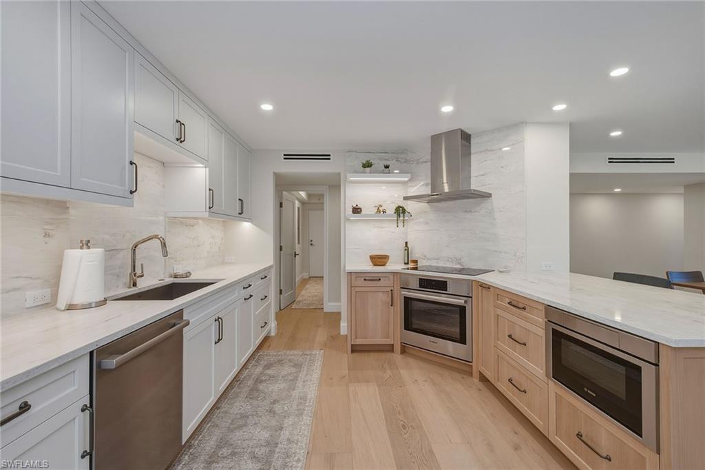 4401 Gulf Shore BLVD N B202