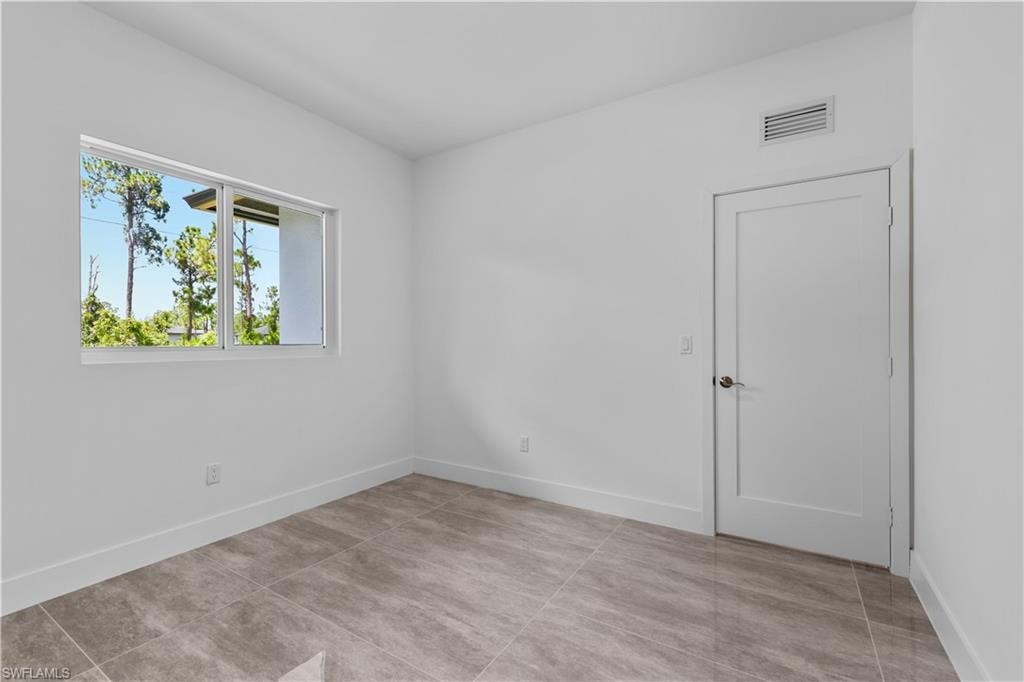 1142 Dutchess ST E photo 28