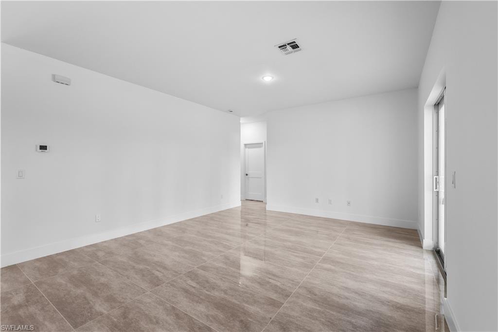 1142 Dutchess ST E photo 14