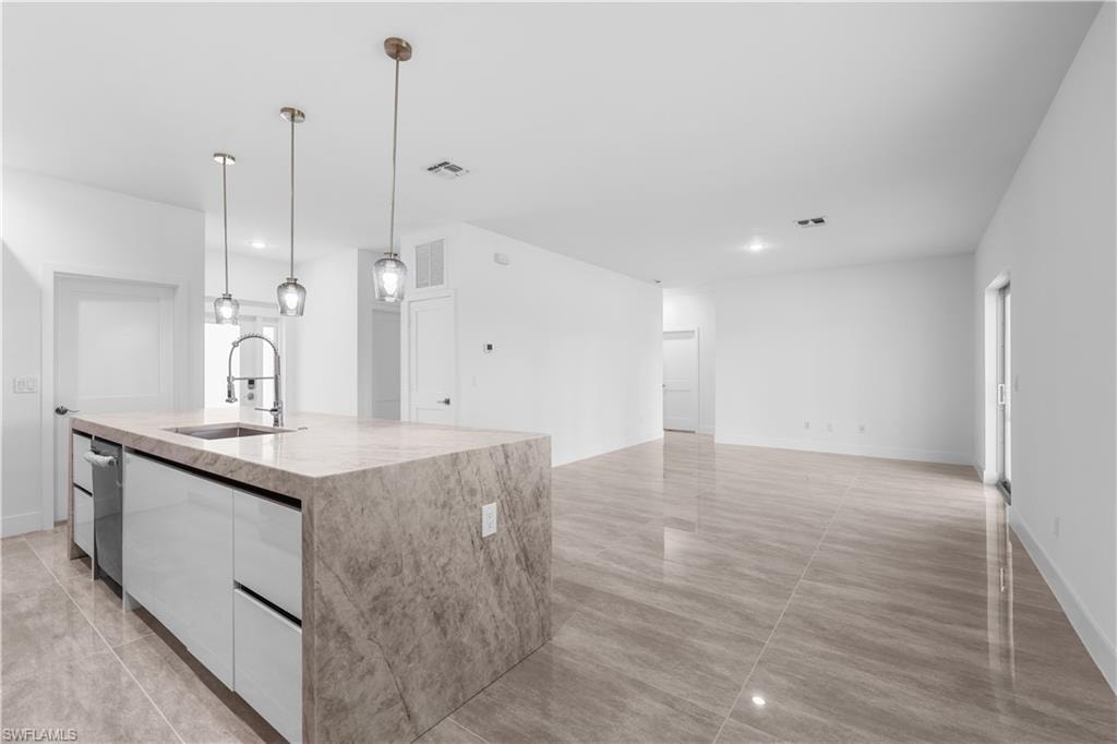 1142 Dutchess ST E photo 11