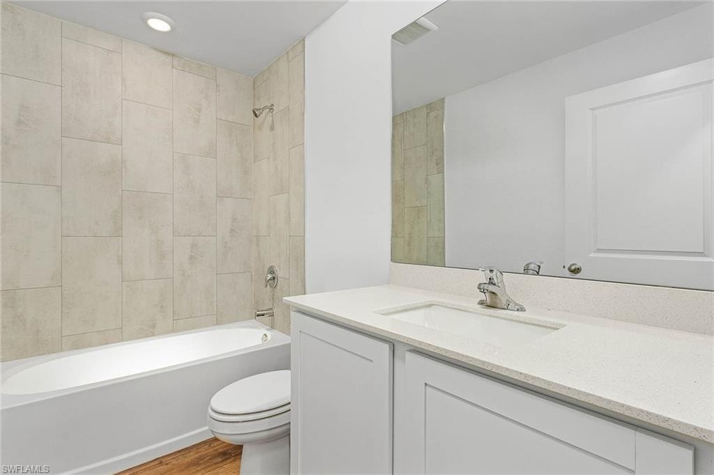 409 Broadmoor ST E photo 6