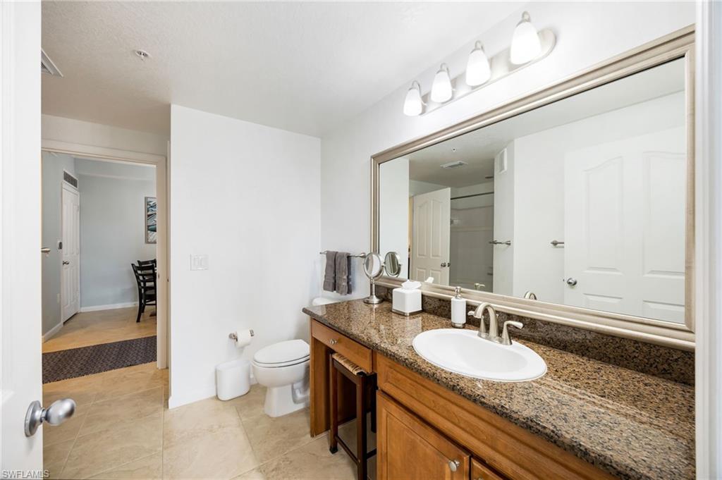 GUEST SUITE VANITY BATH