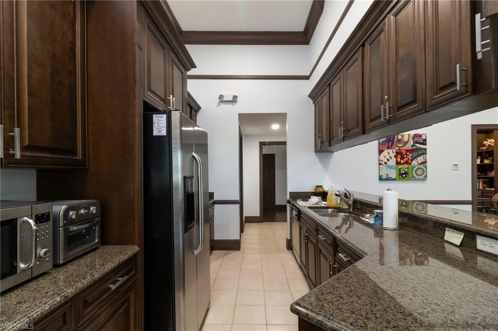 COMMUNITY KITCHEN