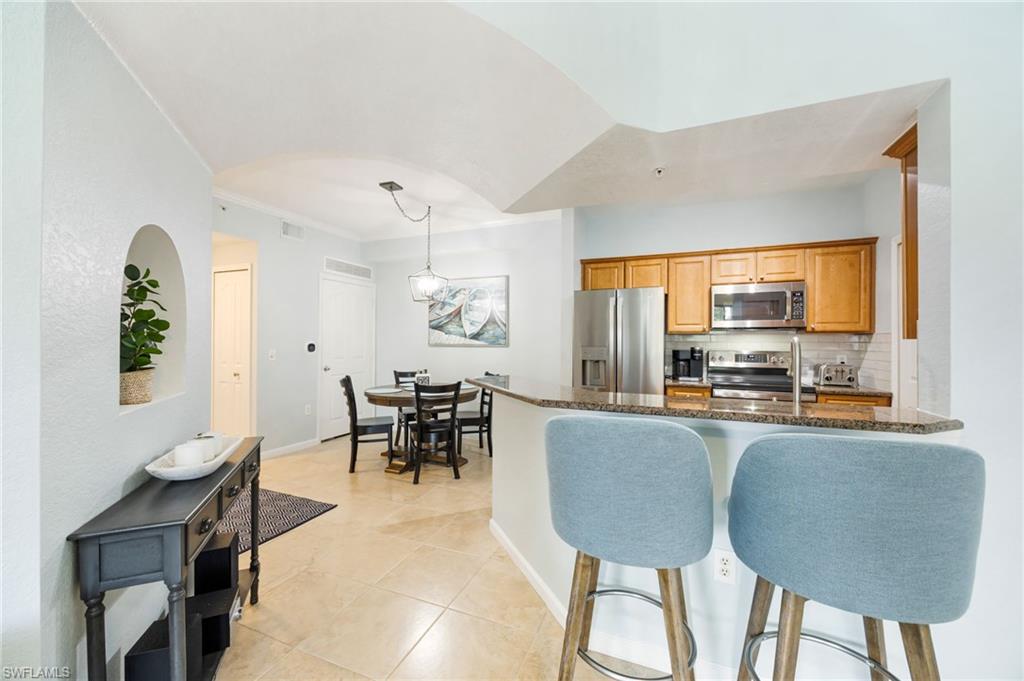 BREAKFAST BAR / DINING