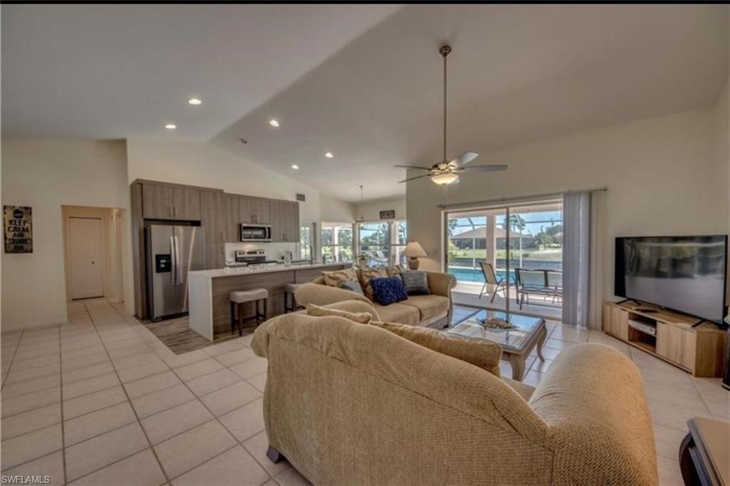 318 SW 28th ST