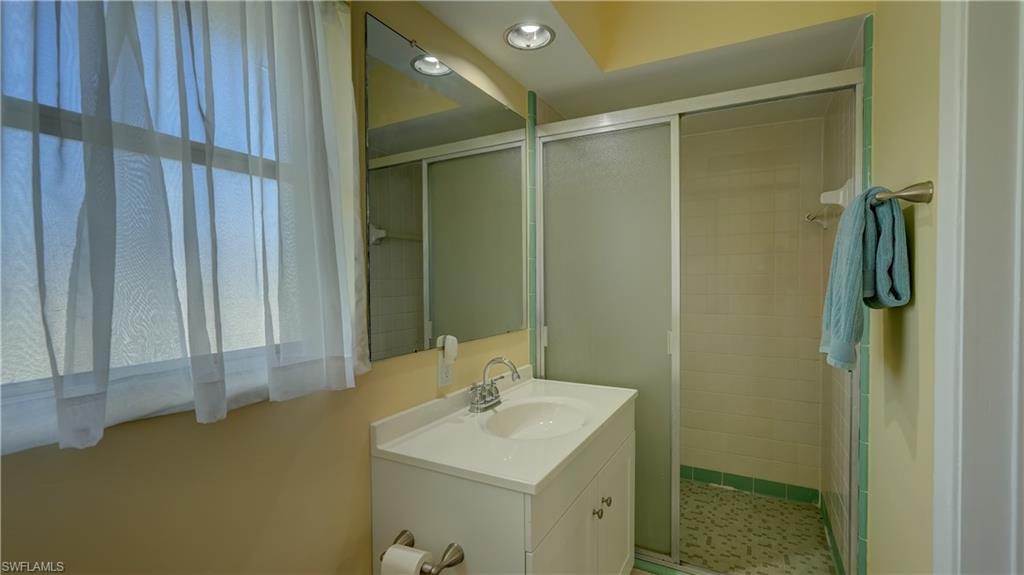 Master bedroom bath with shower.