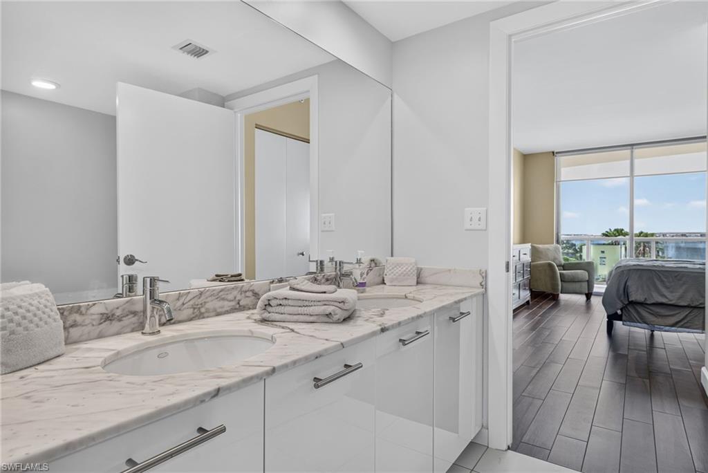 3000 Oasis Grand BLVD 505 photo 17